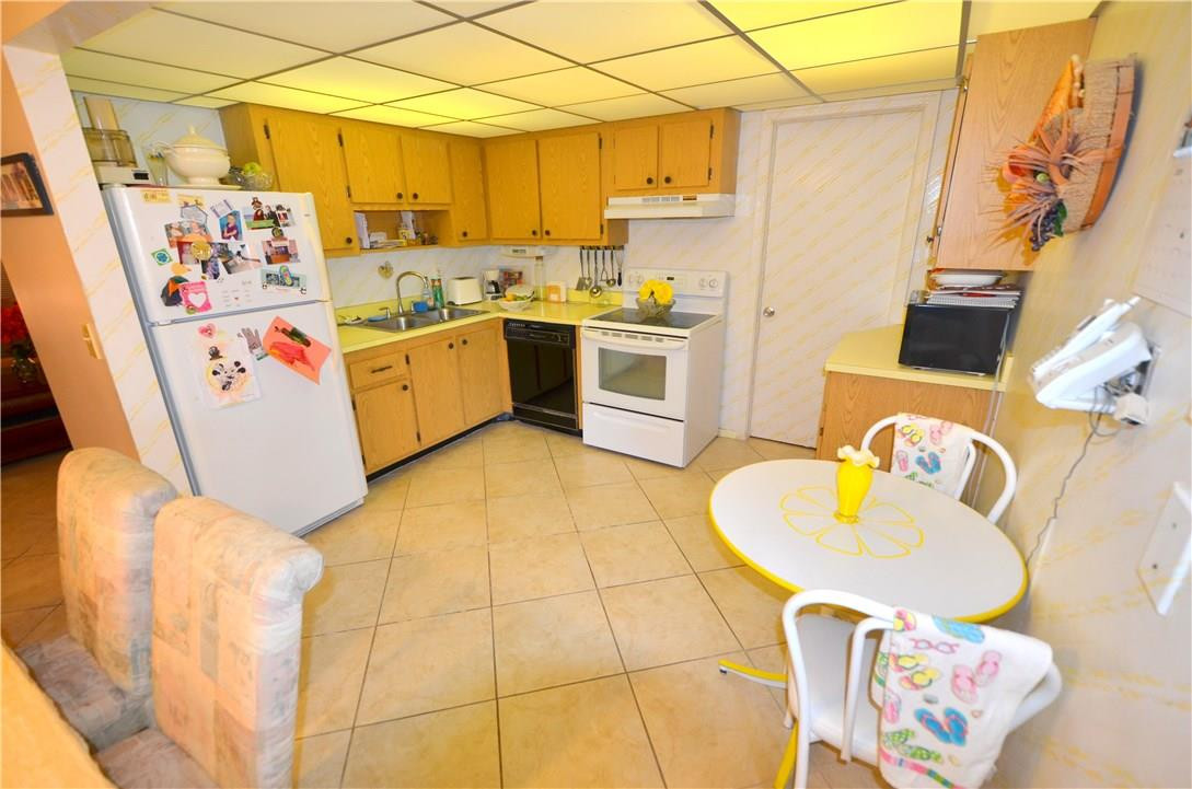 9255 Southampton Place Boca Raton, FL 33434 - Photo 10 of 30 Kitchen