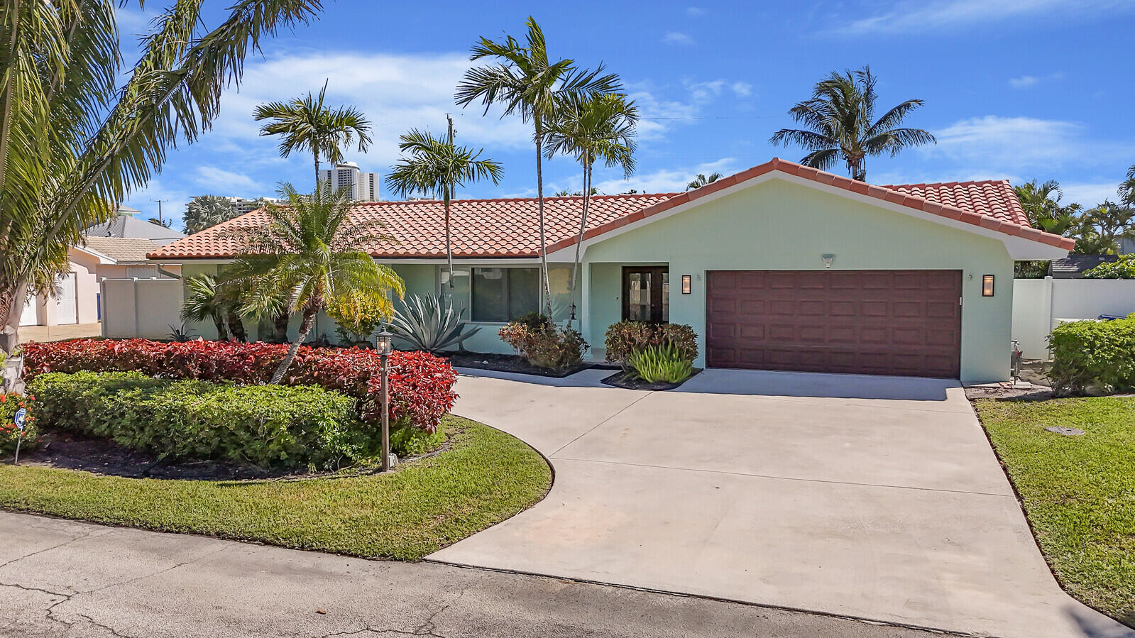 1161 Dolphin Road Singer Island, FL 33404 - Photo 38 of 51 39_Aerial002_mls