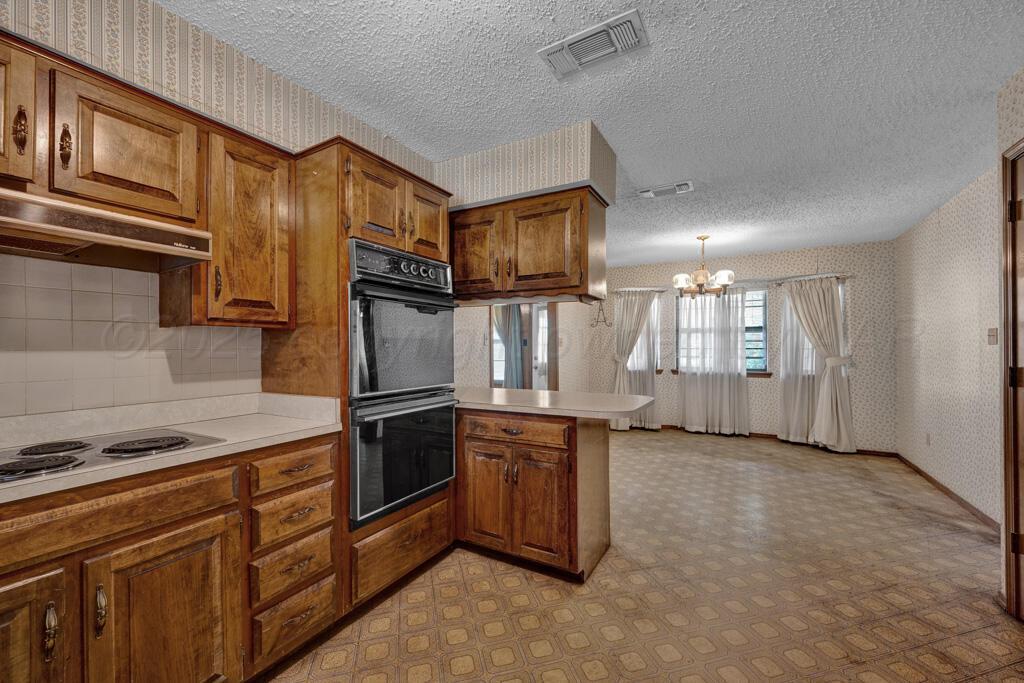 105 Pinehurst Street Borger, TX 79007 - Photo 11 of 24 kitchen 3