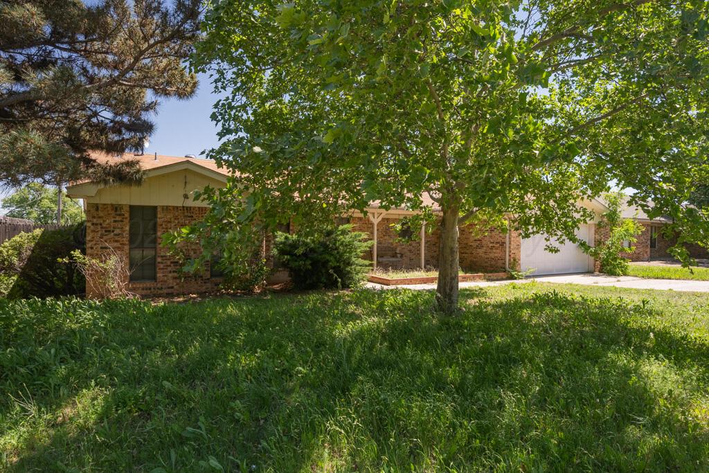 105 Pinehurst Street Borger, TX 79007 - Photo 4 of 24 front 4