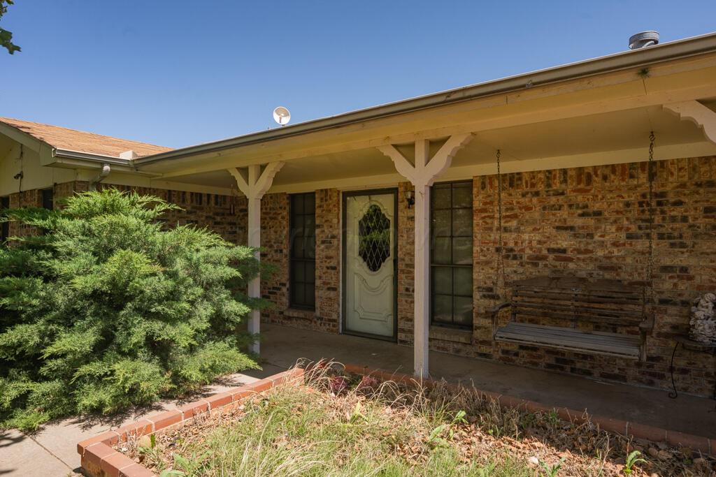 105 Pinehurst Street Borger, TX 79007 - Photo 5 of 24 front 5