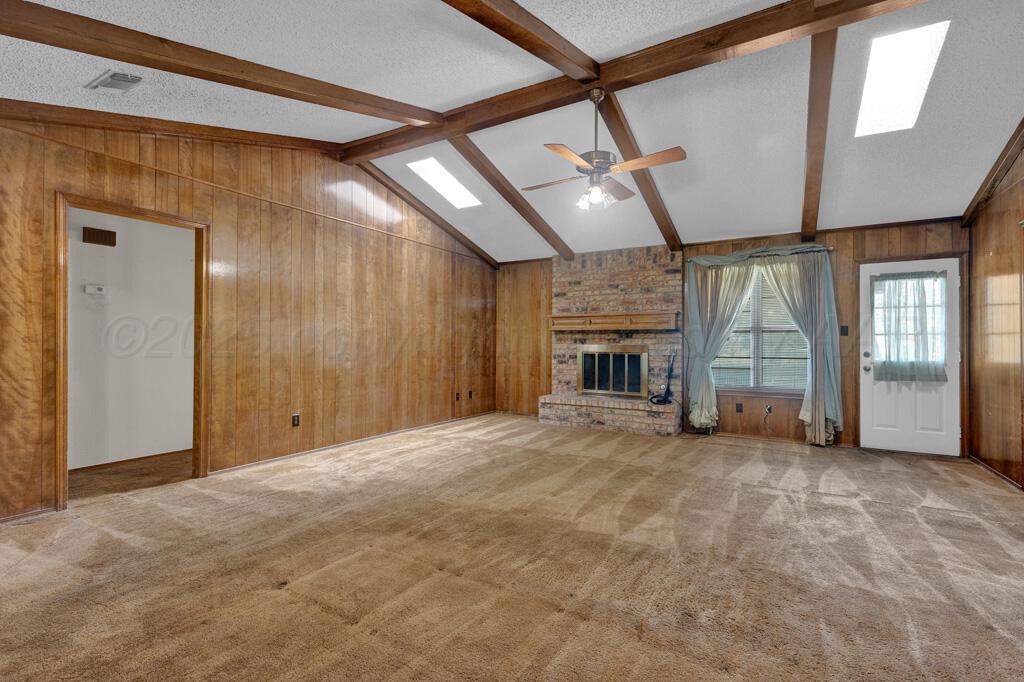 105 Pinehurst Street Borger, TX 79007 - Photo 6 of 24 living room 1