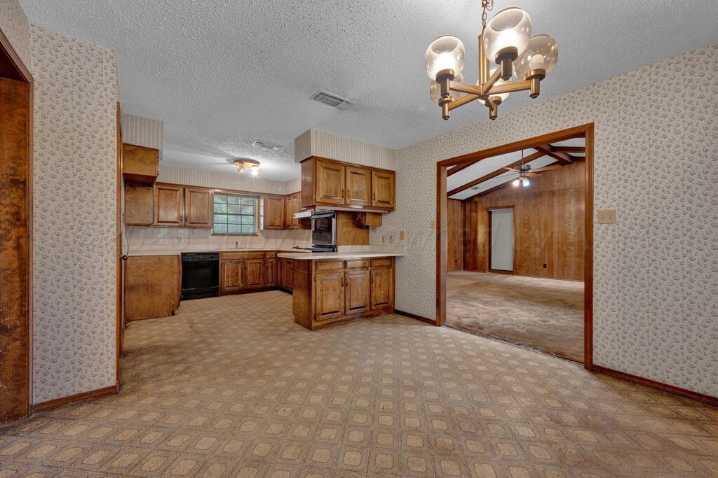 105 Pinehurst Street Borger, TX 79007 - Photo 9 of 24 dining room 2