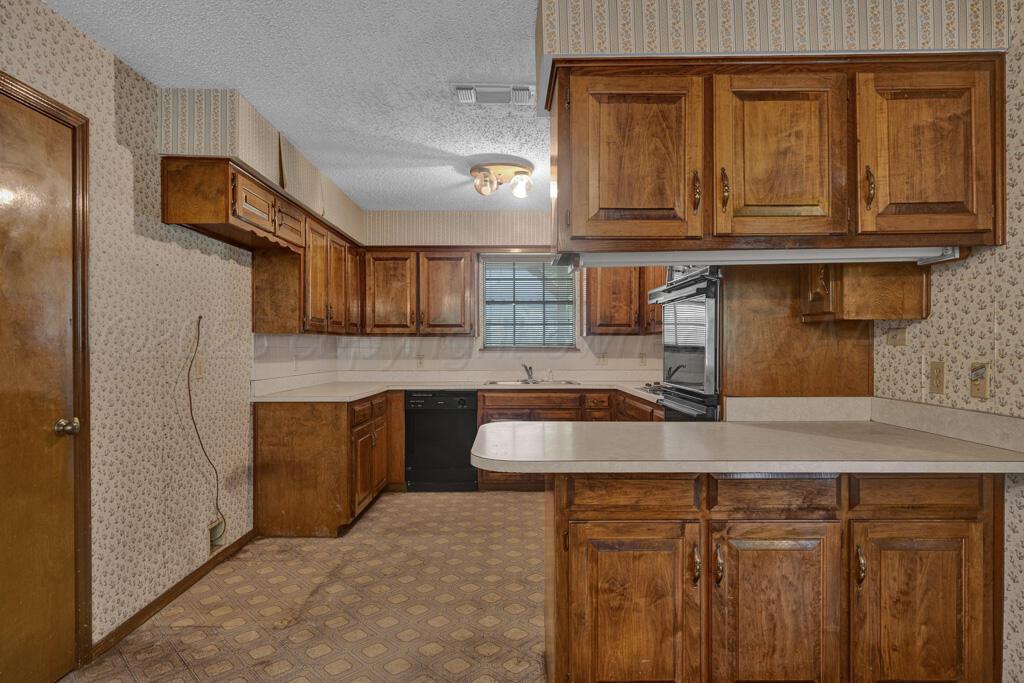 105 Pinehurst Street Borger, TX 79007 - Photo 10 of 24 kitchen 1
