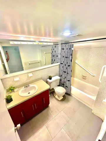 $1,400 | 1475 Northeast 125th Terrace, Unit 410B1, North Miami, FL 33161