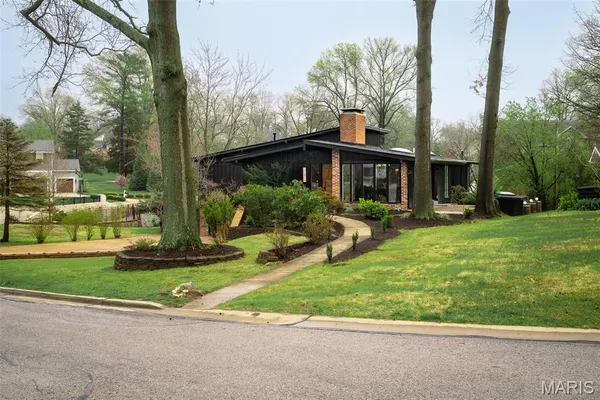 $945,000 | 11814 Claychester Drive, Des Peres, MO 63131