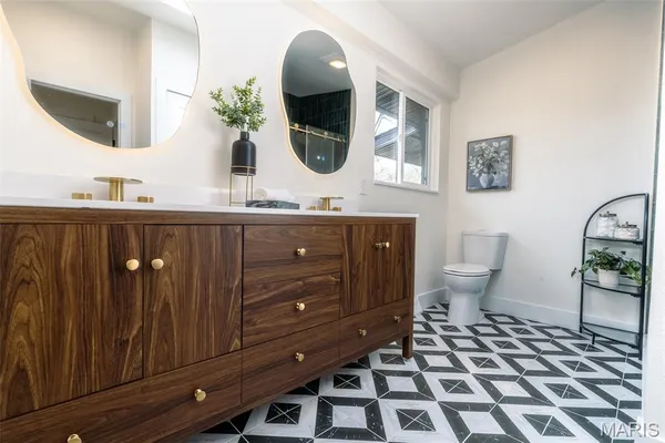 $945,000 | 11814 Claychester Drive, Des Peres, MO 63131