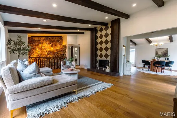 $945,000 | 11814 Claychester Drive, Des Peres, MO 63131