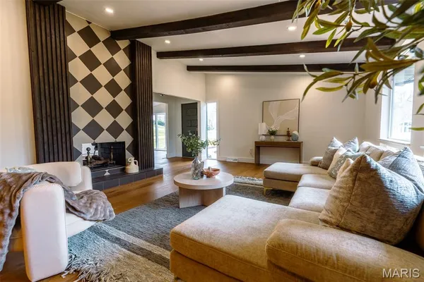 $945,000 | 11814 Claychester Drive, Des Peres, MO 63131