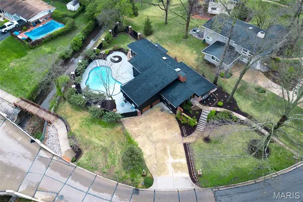 $945,000 | 11814 Claychester Drive, Des Peres, MO 63131