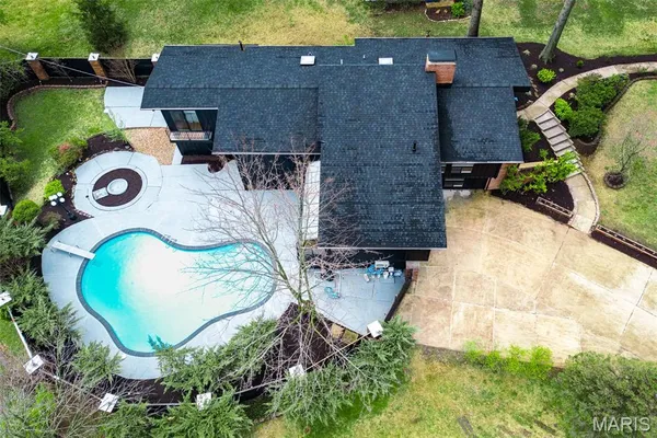 $945,000 | 11814 Claychester Drive, Des Peres, MO 63131