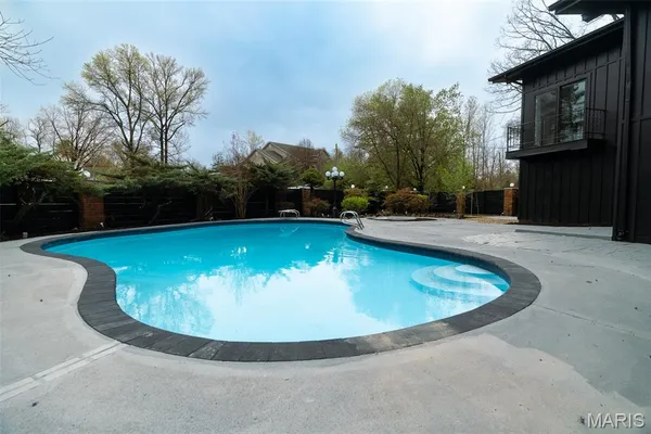 $945,000 | 11814 Claychester Drive, Des Peres, MO 63131