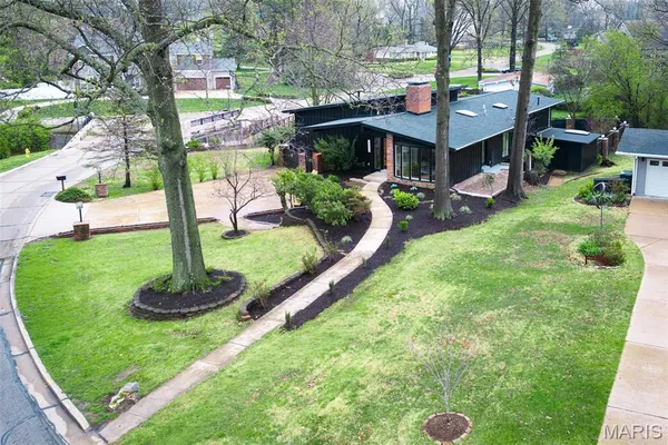 $945,000 | 11814 Claychester Drive, Des Peres, MO 63131