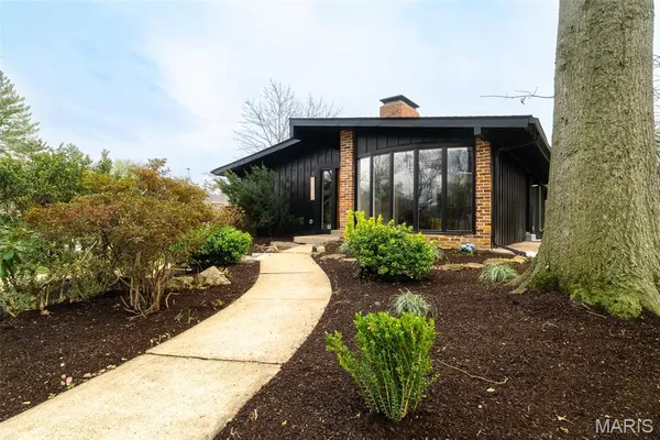 $945,000 | 11814 Claychester Drive, Des Peres, MO 63131