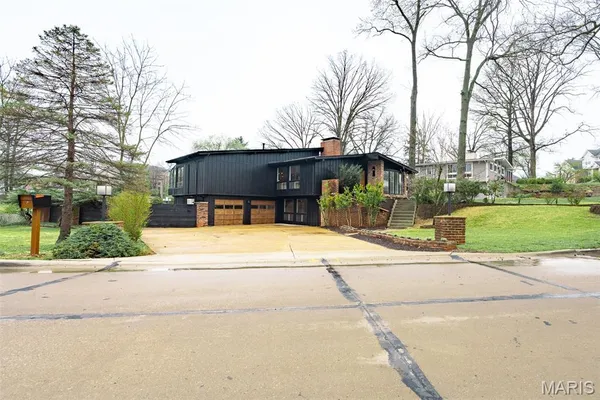 $945,000 | 11814 Claychester Drive, Des Peres, MO 63131