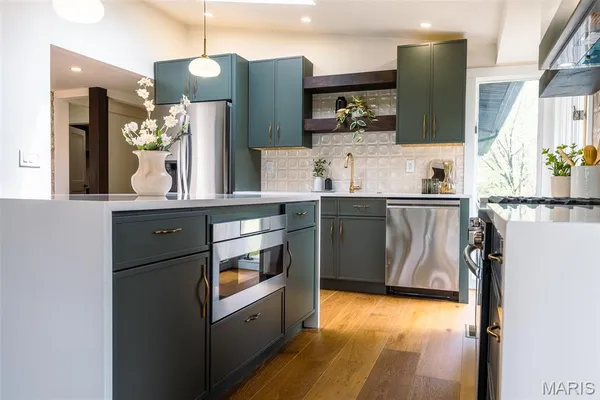 $945,000 | 11814 Claychester Drive, Des Peres, MO 63131