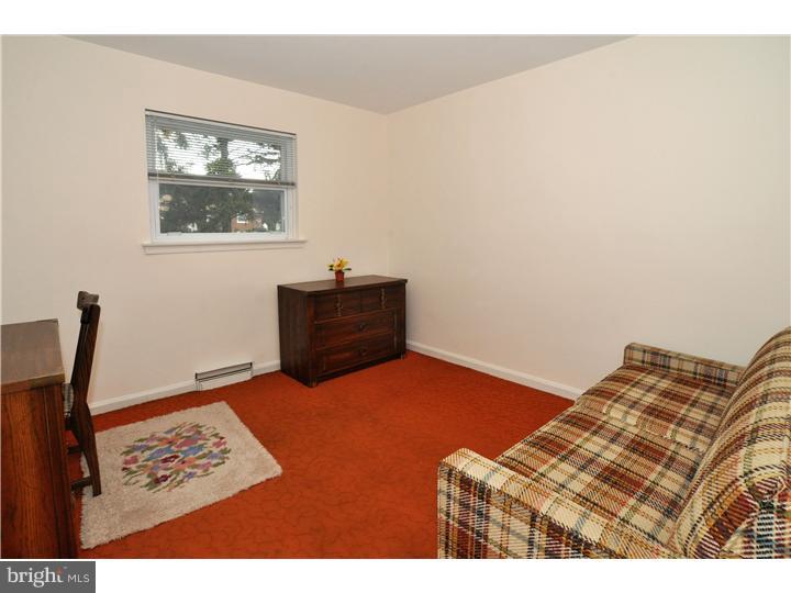 2060 Williamsburg Road Huntingdon Valley, PA 19006 - Photo 11 of 21 Bedroom 3