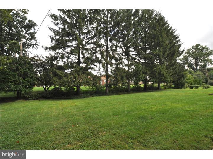 2060 Williamsburg Road Huntingdon Valley, PA 19006 - Photo 21 of 21 View in Back