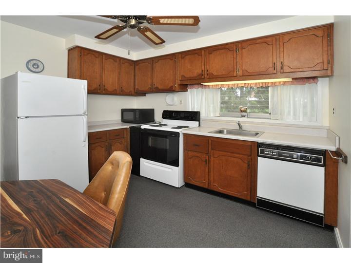 2060 Williamsburg Road Huntingdon Valley, PA 19006 - Photo 7 of 21 Kitchen