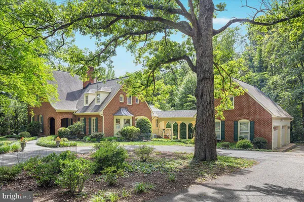 $2,399,000 | 7131 Woodland Drive, Springfield, VA 22151