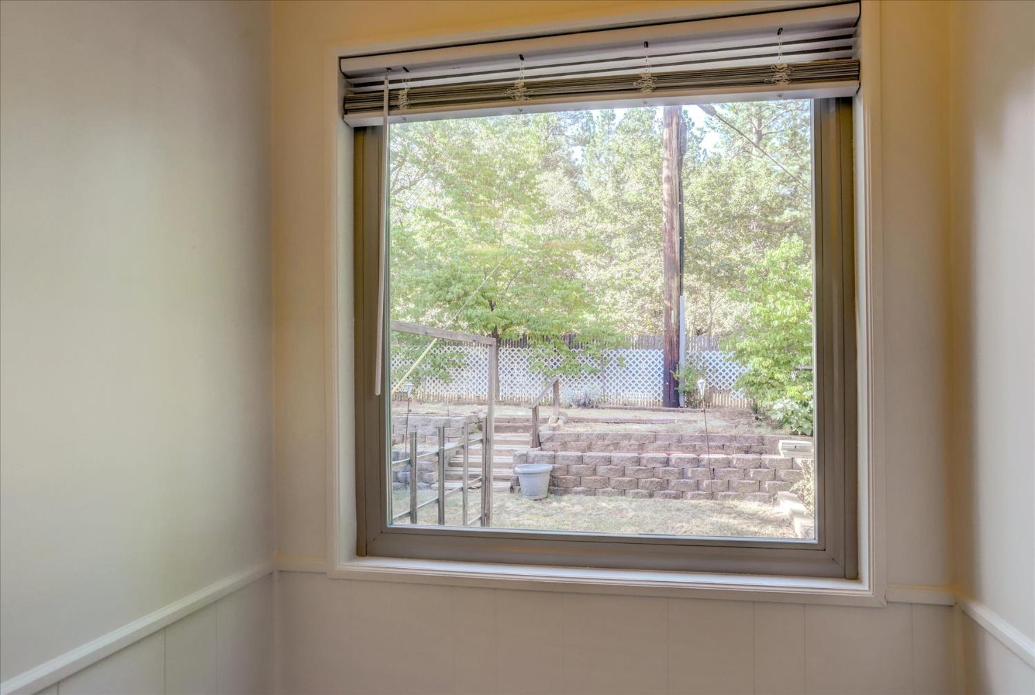 10046 Dalewood Way Grass Valley, CA 95949 - Photo 25 of 68 a view of window in an empty room