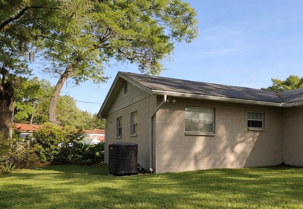2320 Palm Avenue Seffner, FL 33584 - Photo 2 of 15 a front view of house with garden