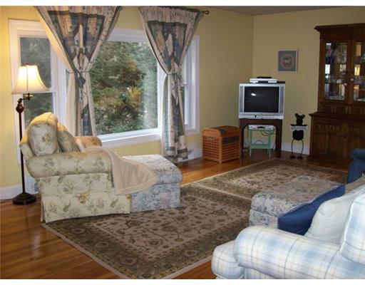 31 Winslow Road Gorham, ME 04038 - Photo 6 of 20 Living Room.