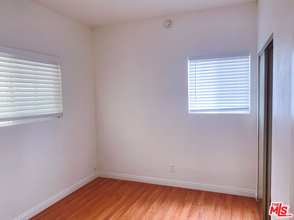 2740 James M Wood Boulevard Los Angeles, CA 90006 - Photo 13 of 15 an empty room with a window