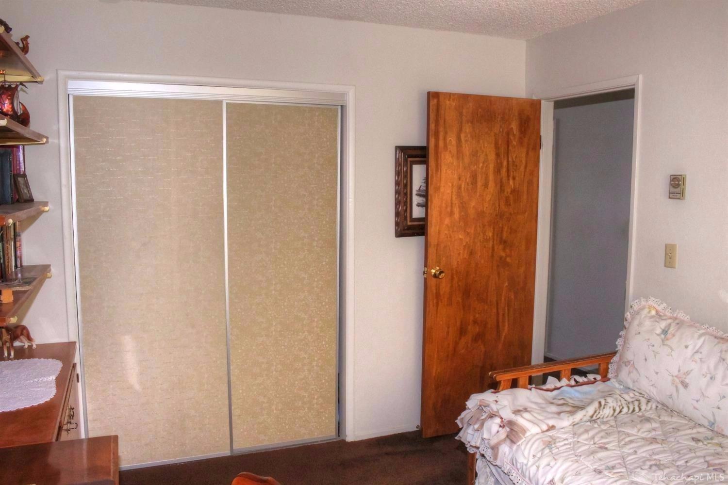 27350 Cumberland Road Tehachapi, CA 93561 - Photo 35 of 57 guest bedroom (guest wing)