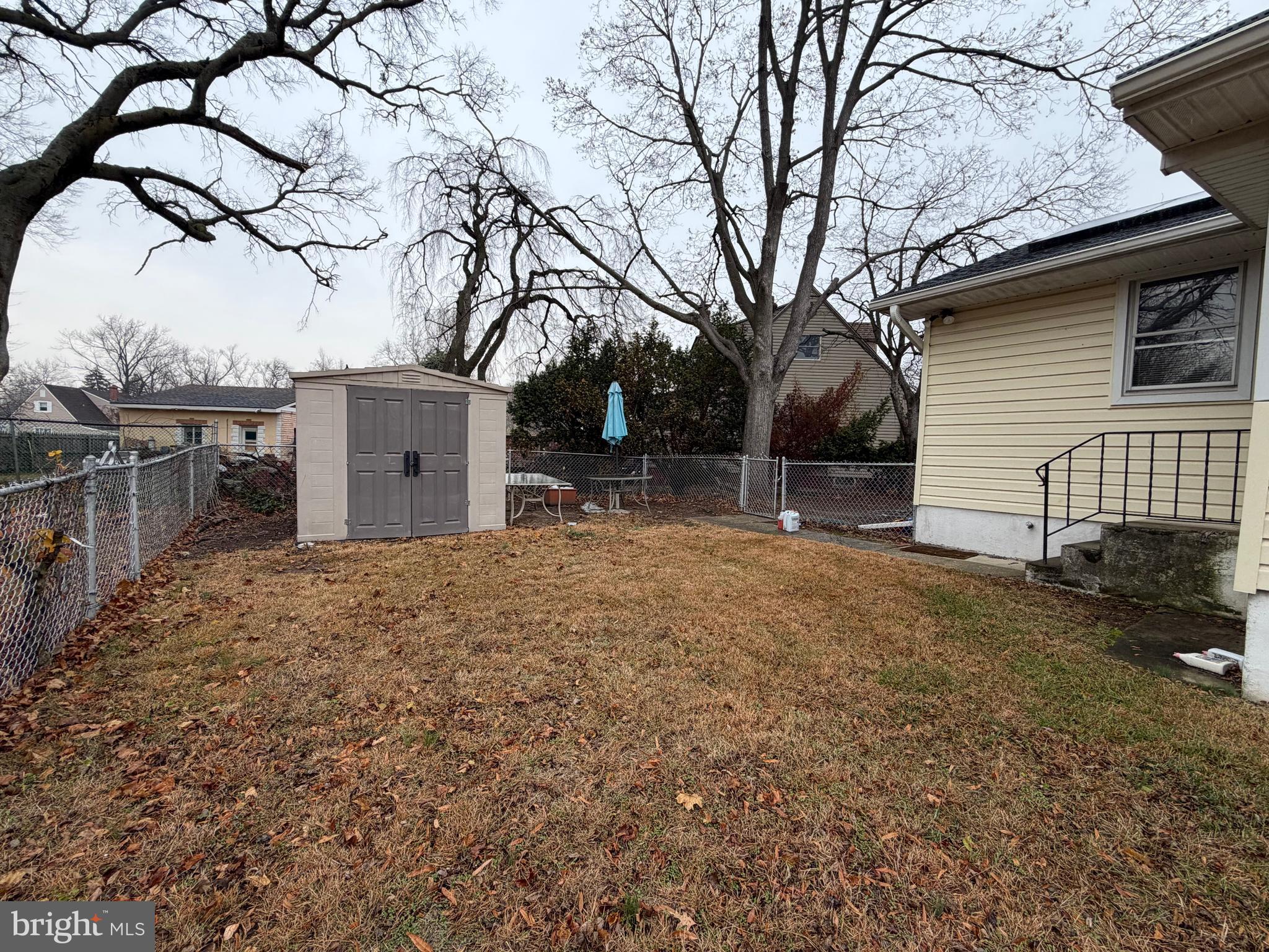 221 West 3rd Street Palmyra, NJ 08065 - Photo 5 of 20 a backyard of a house with lots of green space