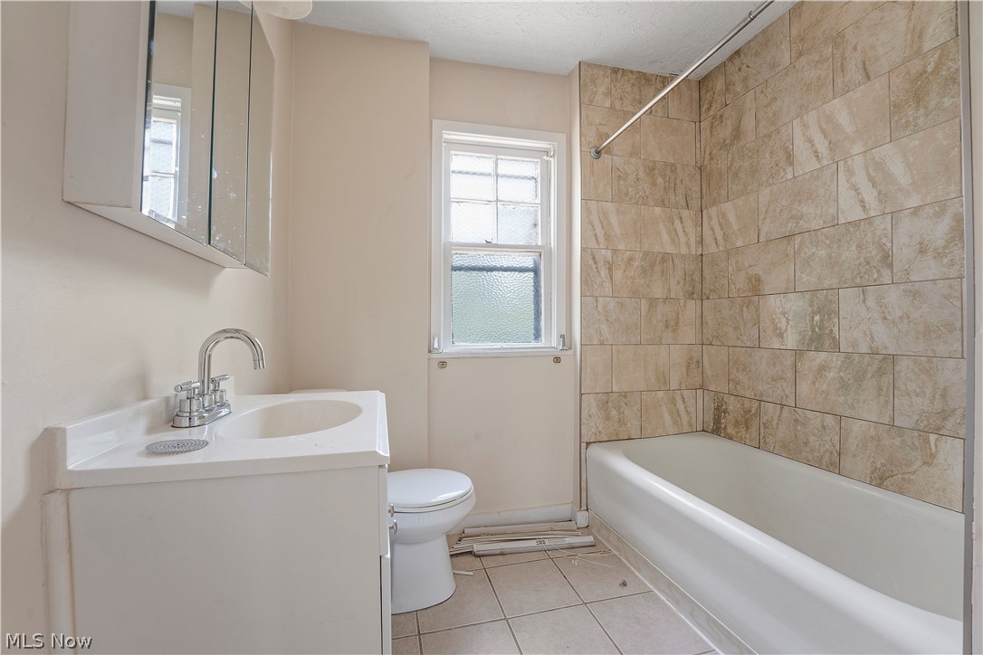 1052 Oxford Road Cleveland, OH 44121 - Photo 15 of 22 Gallery Image 15
