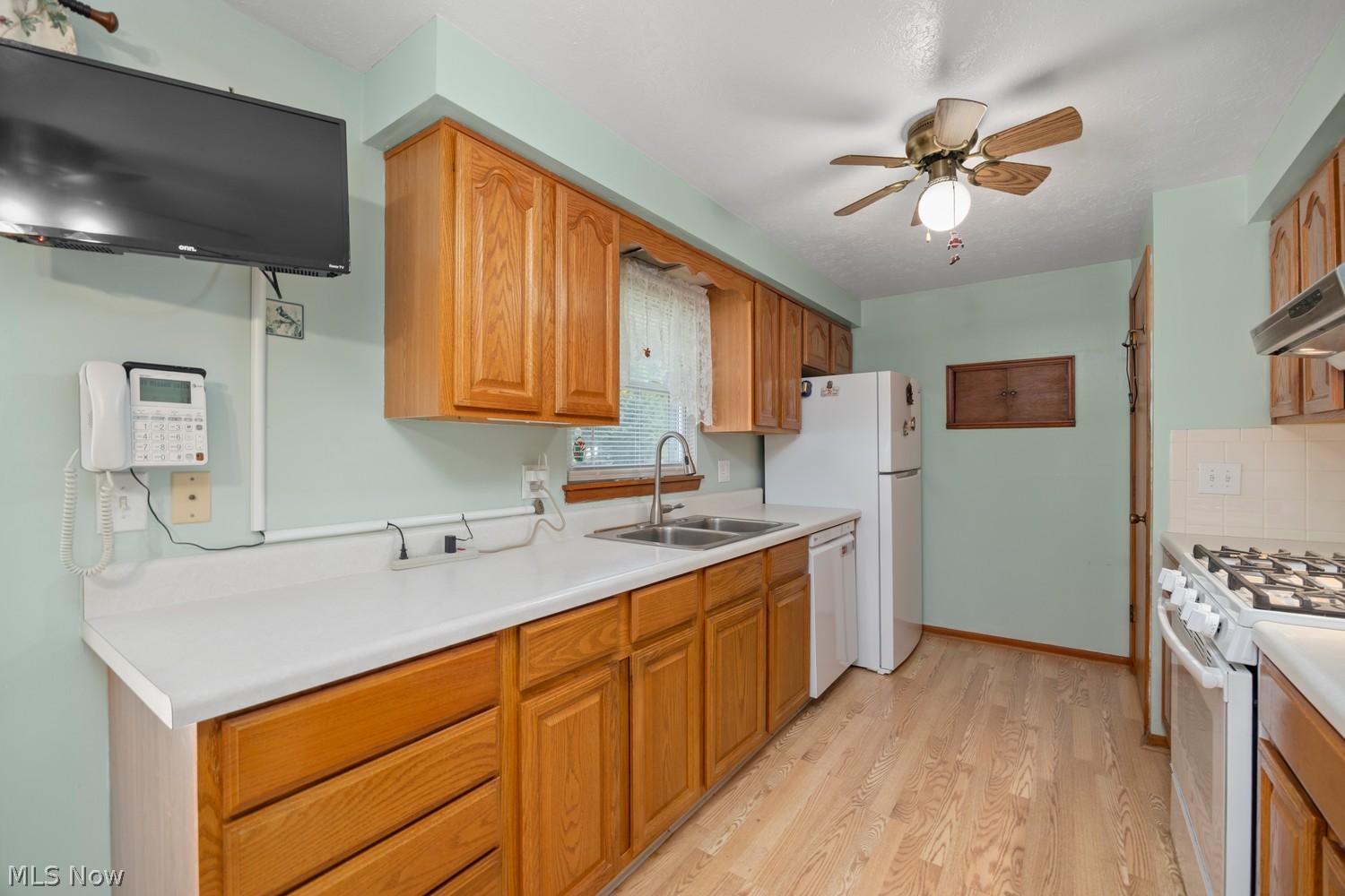 195 Moore Road Avon Lake, OH 44012 - Photo 8 of 48 Gallery Image 8