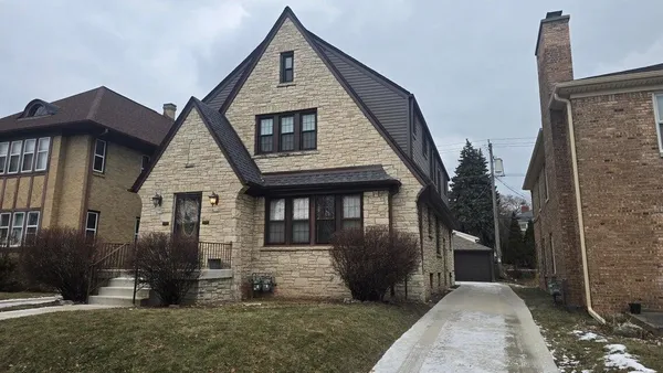 $1,800 | 4126 North Newhall Street, Shorewood, WI 53211