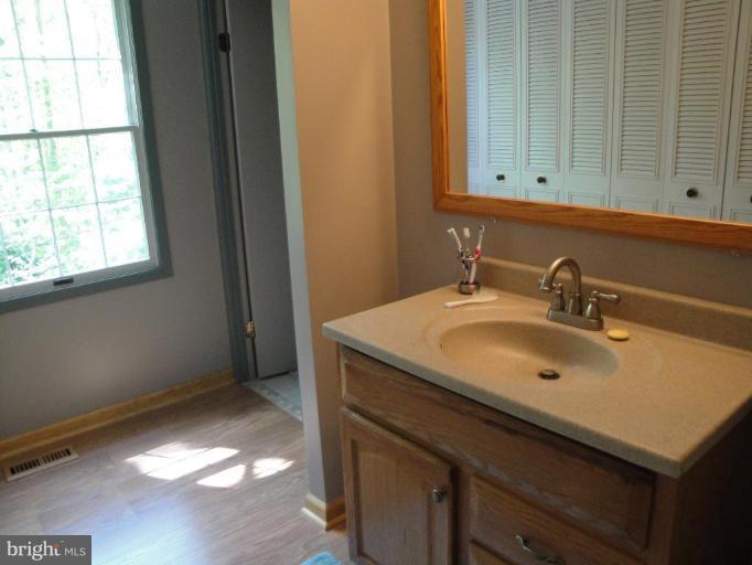12327 Panama Road Reston, VA 20191 - Photo 18 of 29 mbr dressing area