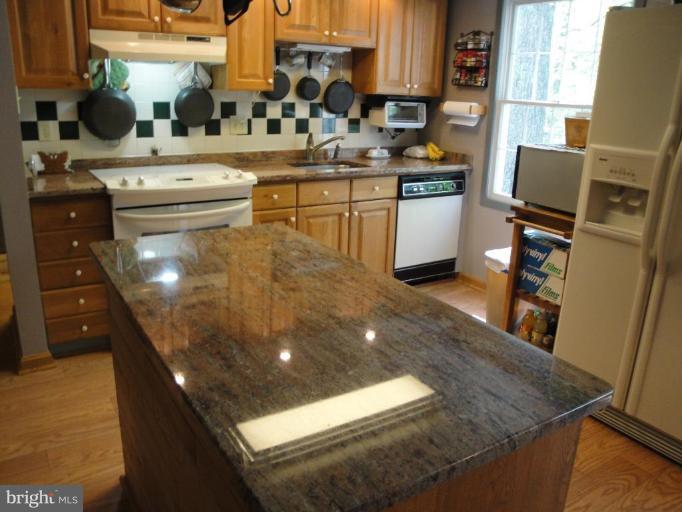 12327 Panama Road Reston, VA 20191 - Photo 6 of 29 Kitchen
