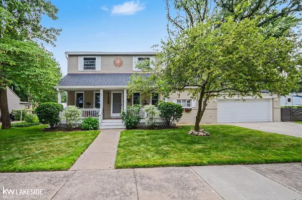 $250,000 | 21806 Harper Lake Avenue, St. Clair Shores, MI 48080