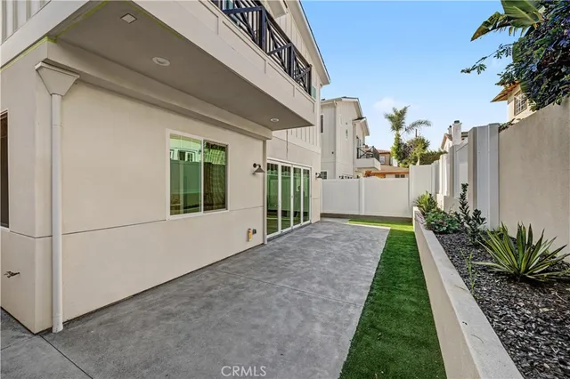 $2,150,000 | 2205 Marshallfield Lane, Unit B, Redondo Beach, CA 90278
