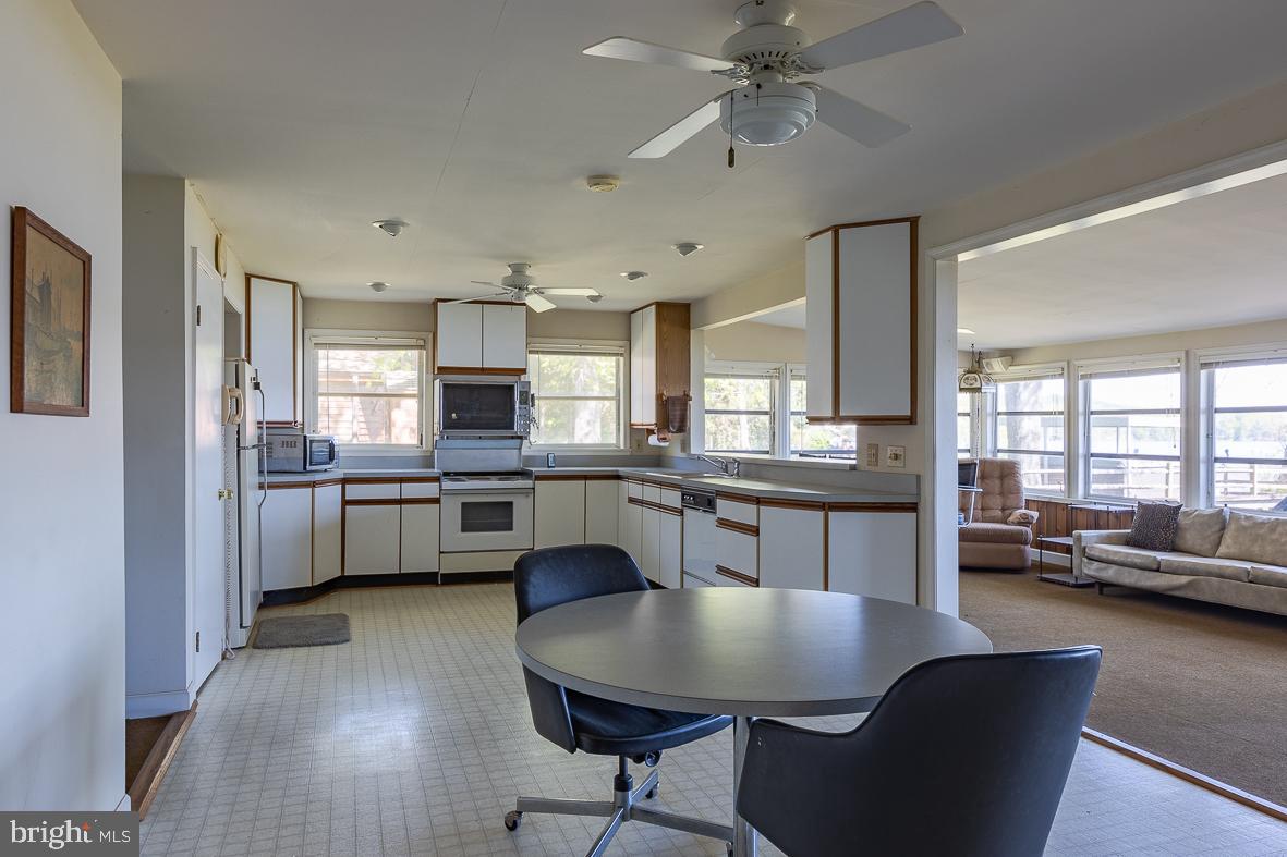 4850 Friendship Acres Road Nanjemoy, MD 20662 - Photo 10 of 27 Kitchen and eat in