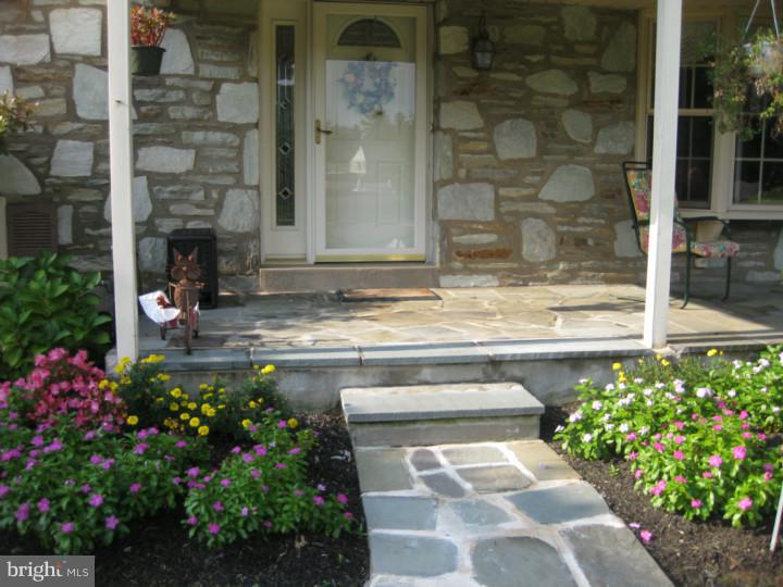 430 Leonard Road Huntingdon Valley, PA 19006 - Photo 2 of 25 Exterior Front