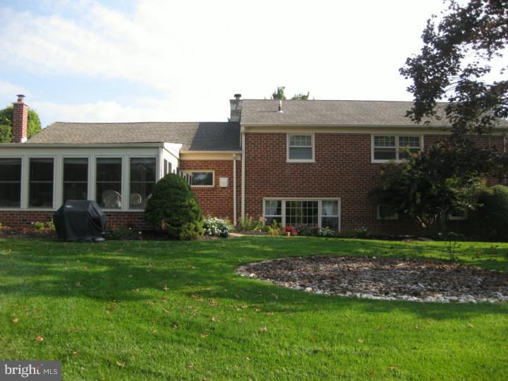 430 Leonard Road Huntingdon Valley, PA 19006 - Photo 7 of 25 Exterior Back