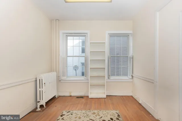 a view of an entryway with workspace