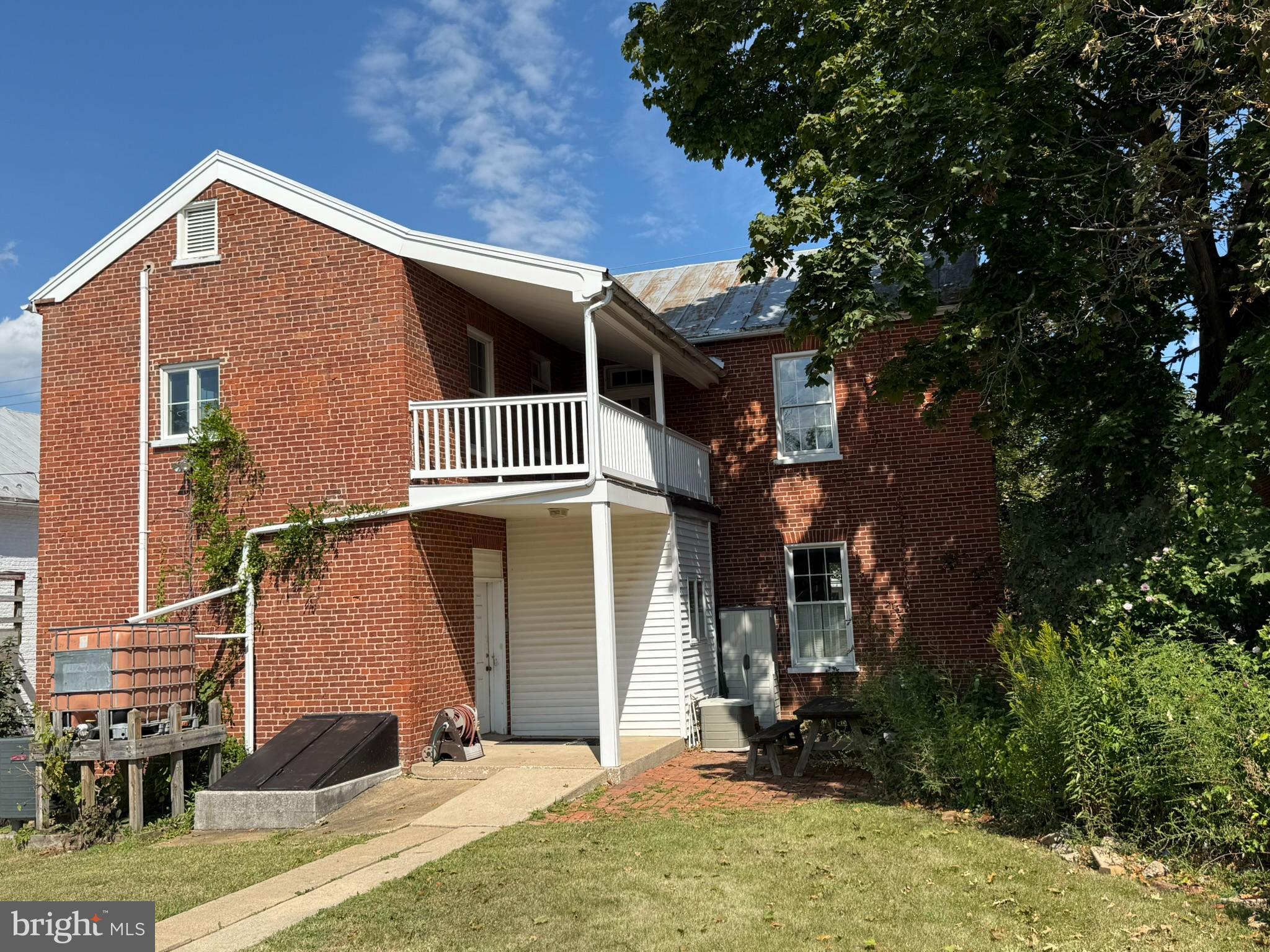 162 East Main Street Westminster, MD 21157 - Photo 4 of 50 Upper level porch
