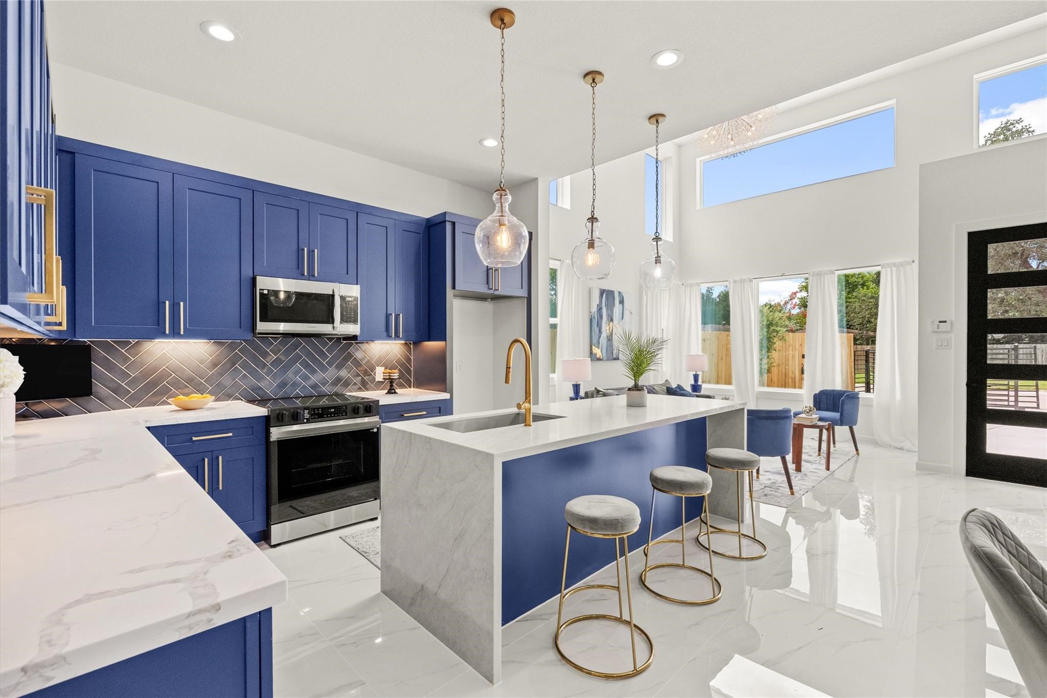 5602 Pershing Street, Unit B Houston, TX 77033 - Photo 8 of 13 Gallery Image 8