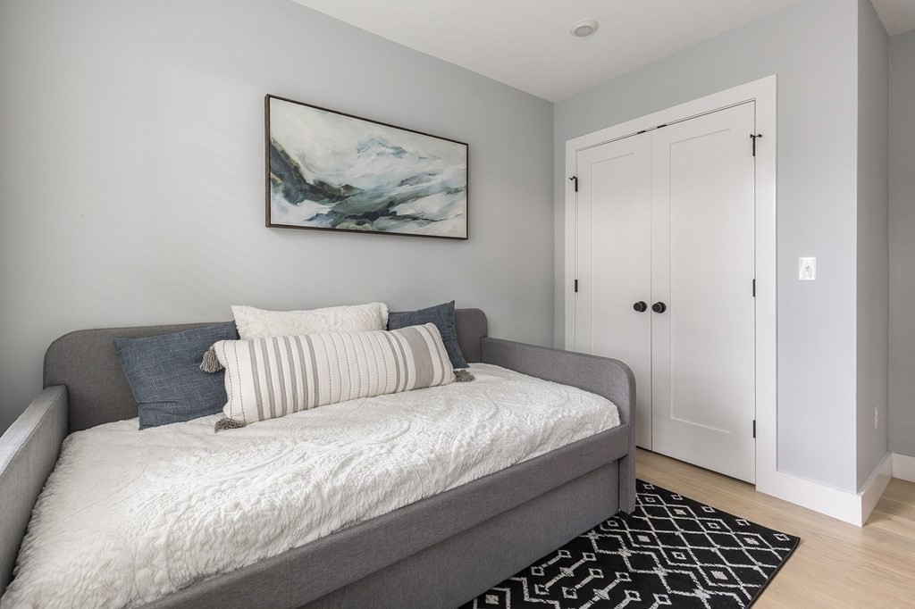 81-83 Alpine Street, Unit 2 Somerville, MA 02144 - Photo 9 of 24 a bedroom with a bed and a window