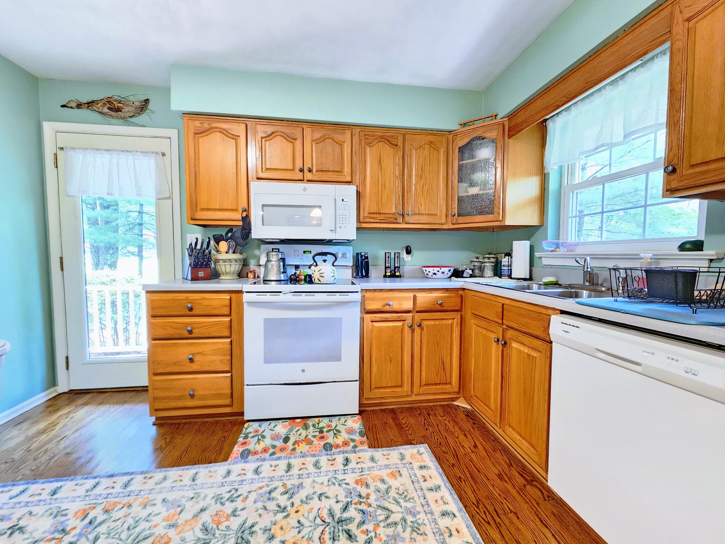 593 Sherwood Drive Blue Ridge, VA 24064 - Photo 9 of 26 Kitchen