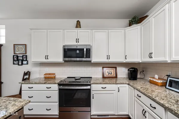 $535,000 | 12 Twinflower Court, Bethlehem, NY 12077