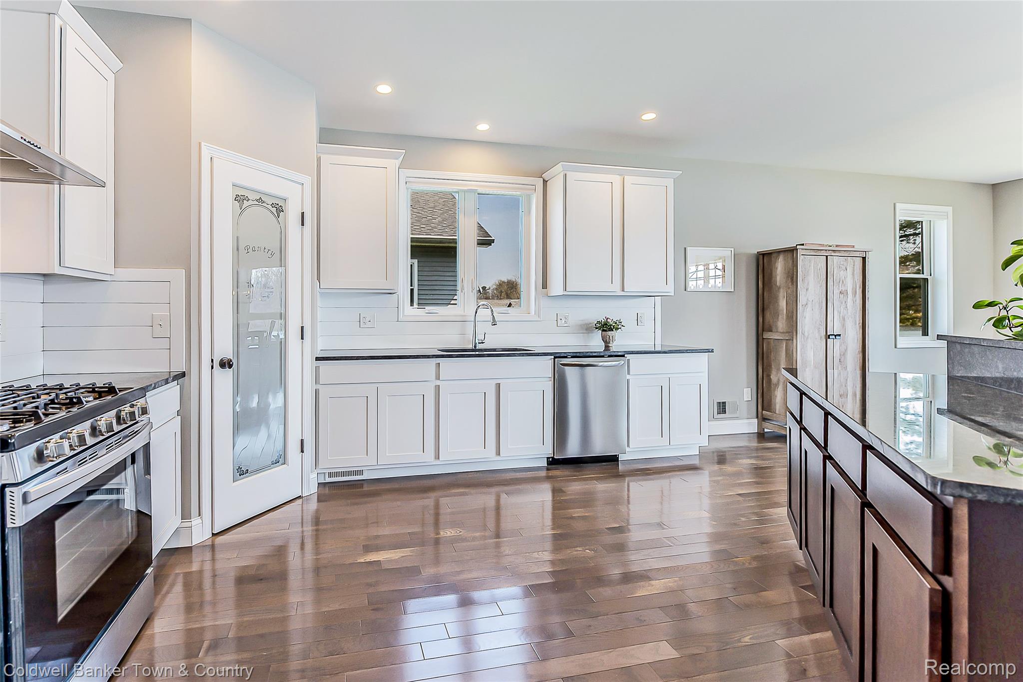 11634 Island Court Hartland, MI 48353 - Photo 19 of 56 DSC_3596-2.jpg