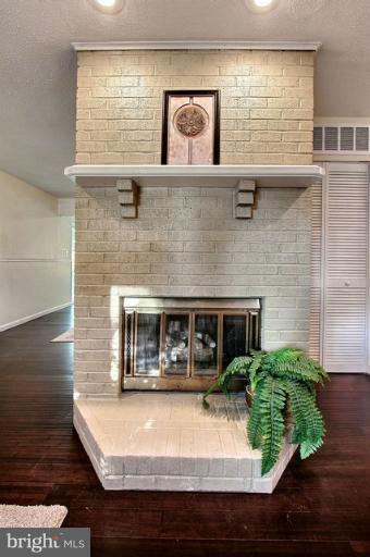 211 Highfalcon Road Reisterstown, MD 21136 - Photo 8 of 24 Living Room