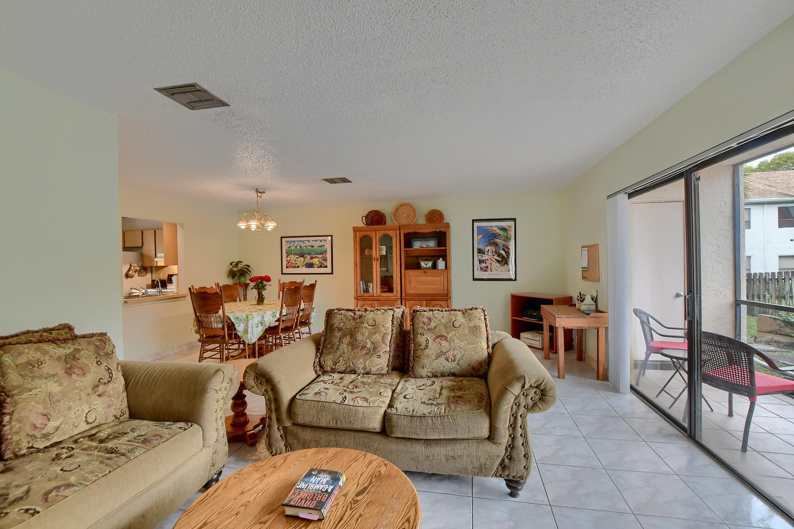 1675 Northwest 15th Vista Boca Raton, FL 33432 - Photo 7 of 21 Living Room