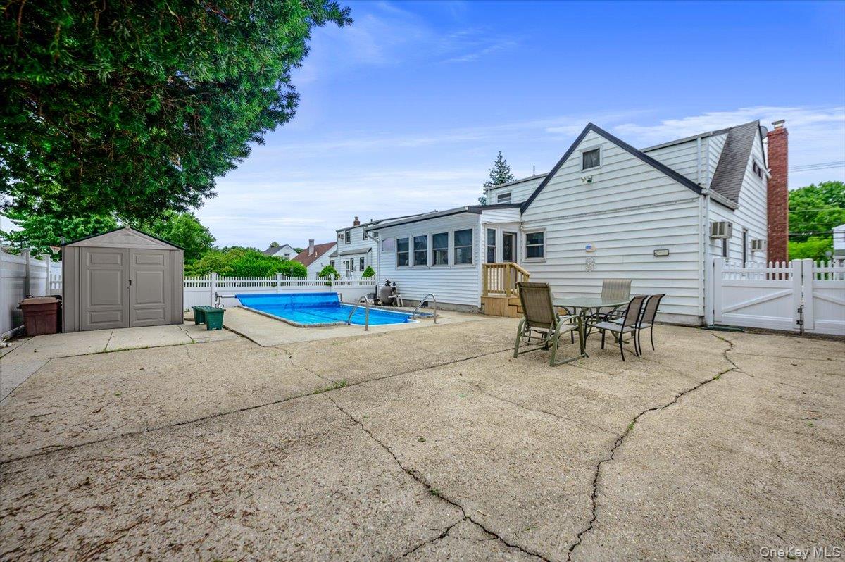 1815 Meadowbrook Road Merrick, NY 11566 - Photo 20 of 25